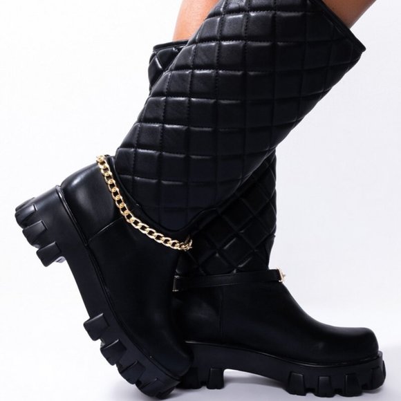 Fashionable high boots - Picture 1 of 3